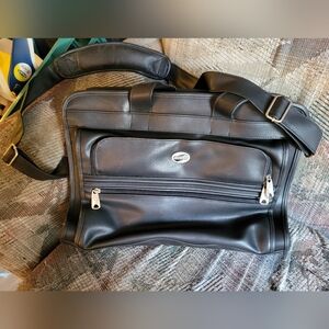Large American Tourister work or laptop carrier w shoulder strap